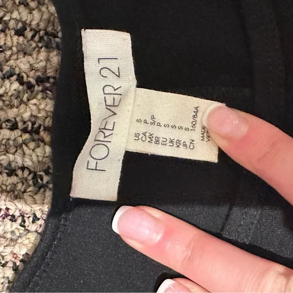 Forever 21 Classic Black midi dress - Picture 5 of 5